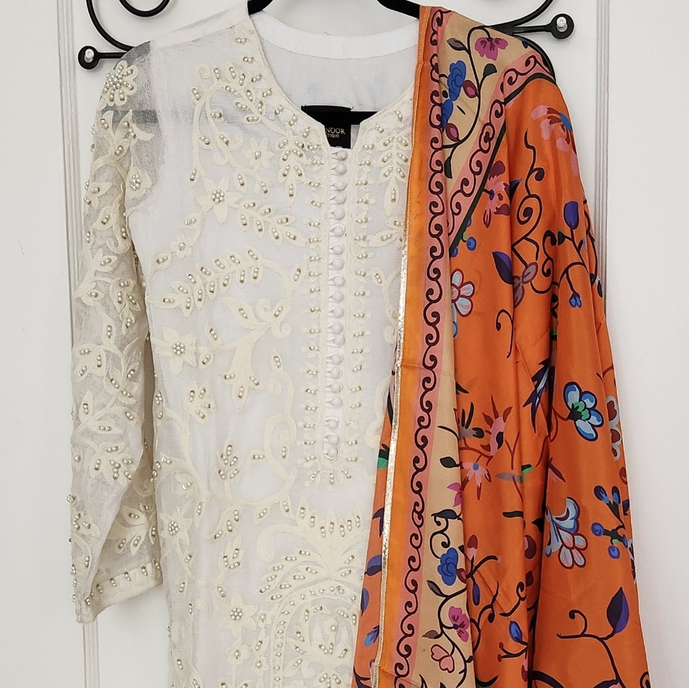 Agha Noor Pakistani salwar suit white beige pearl